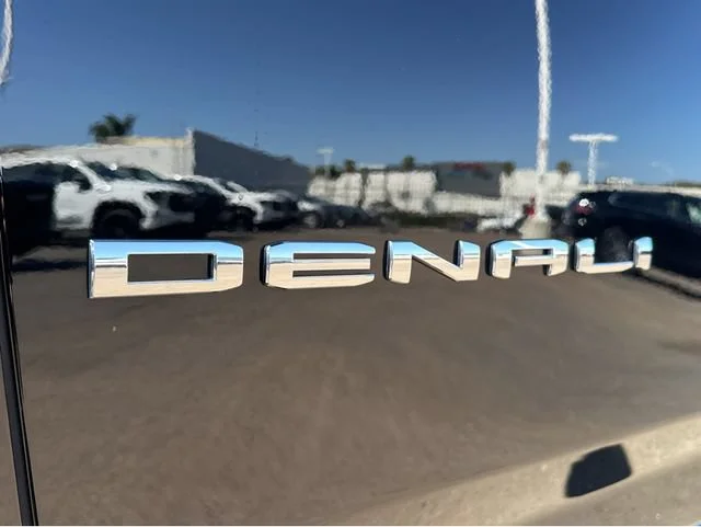 2026 GMC Yukon Denali - Photo 17