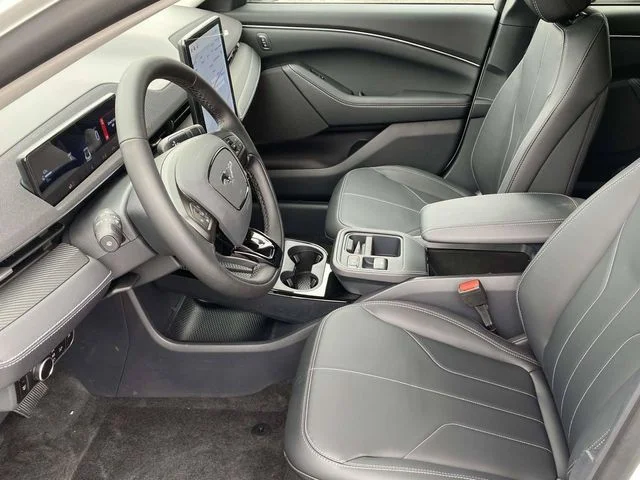 New 2026 White Ford Select image 6