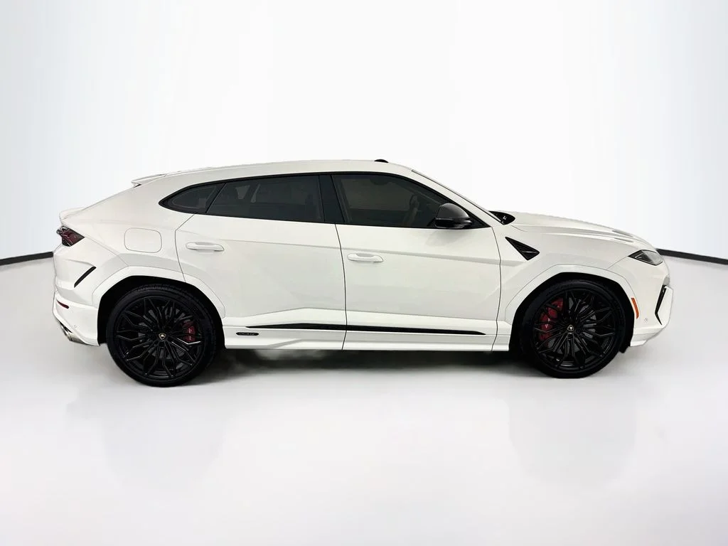Used 2025 White Lamborghini SE image 4