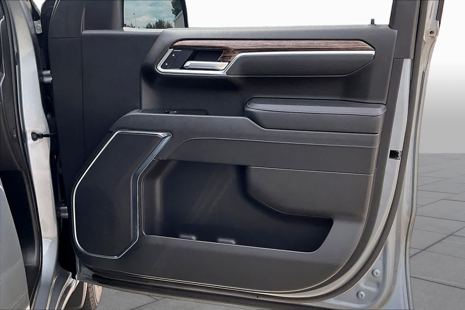 Used 2026 Sterling Metallic GMC Elevation image 21