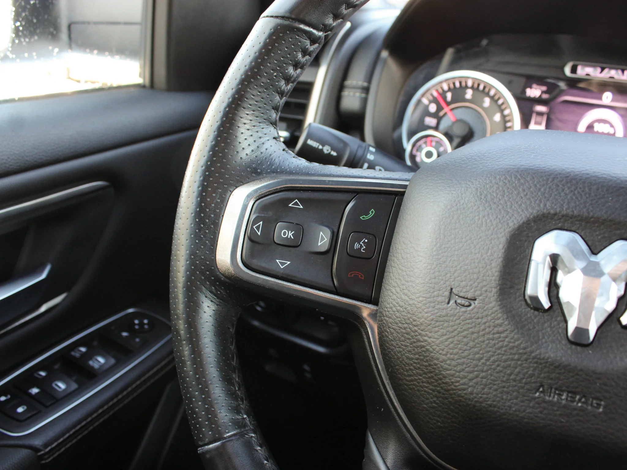 Certified Used 2020 White RAM Sport * One Owner | Panoramic Sunroof | Apple CarPlay | Remote Start | HEMI V8 image 19
