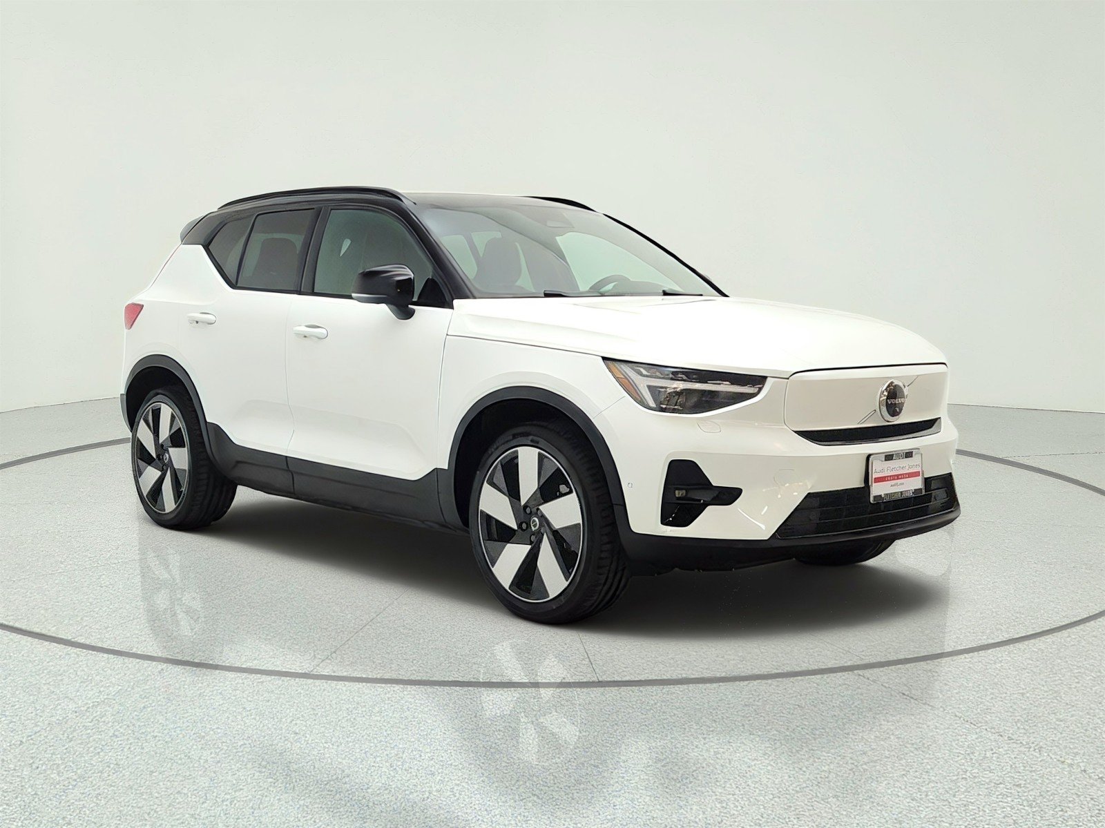 Used 2023 Crystal White Metallic Volvo Ultimate image 3