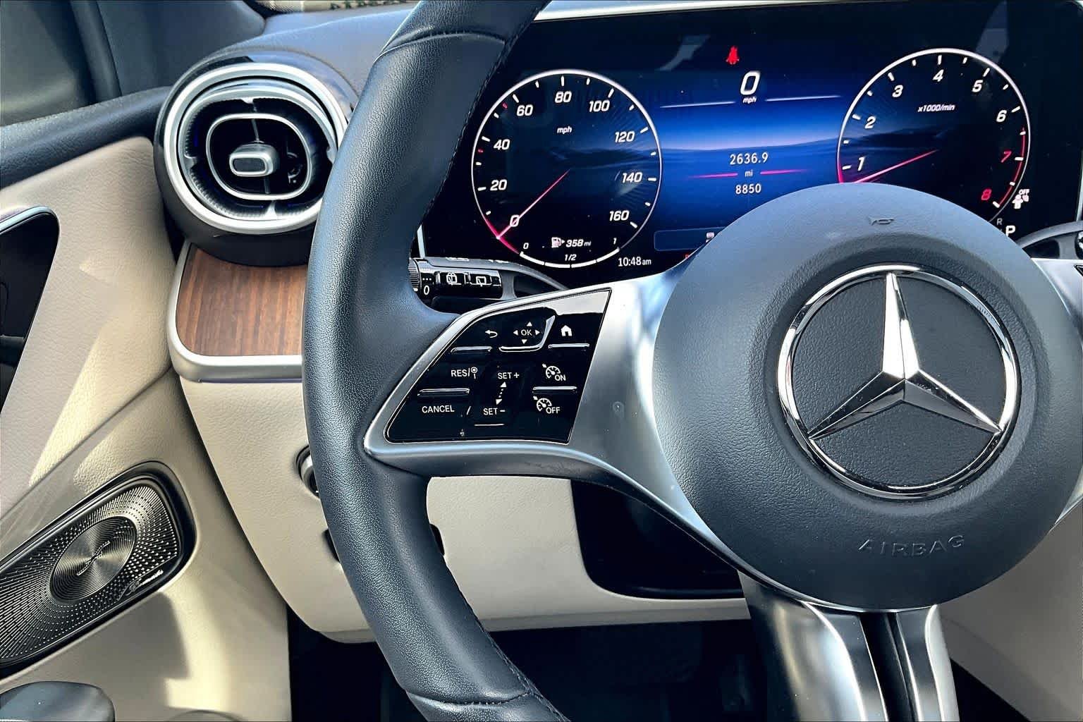 Used 2025 Polar White Mercedes-Benz GLC 300 image 24