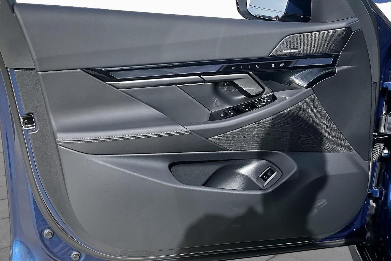 Used 2027 Phytonic Blue Metallic BMW 530i image 10