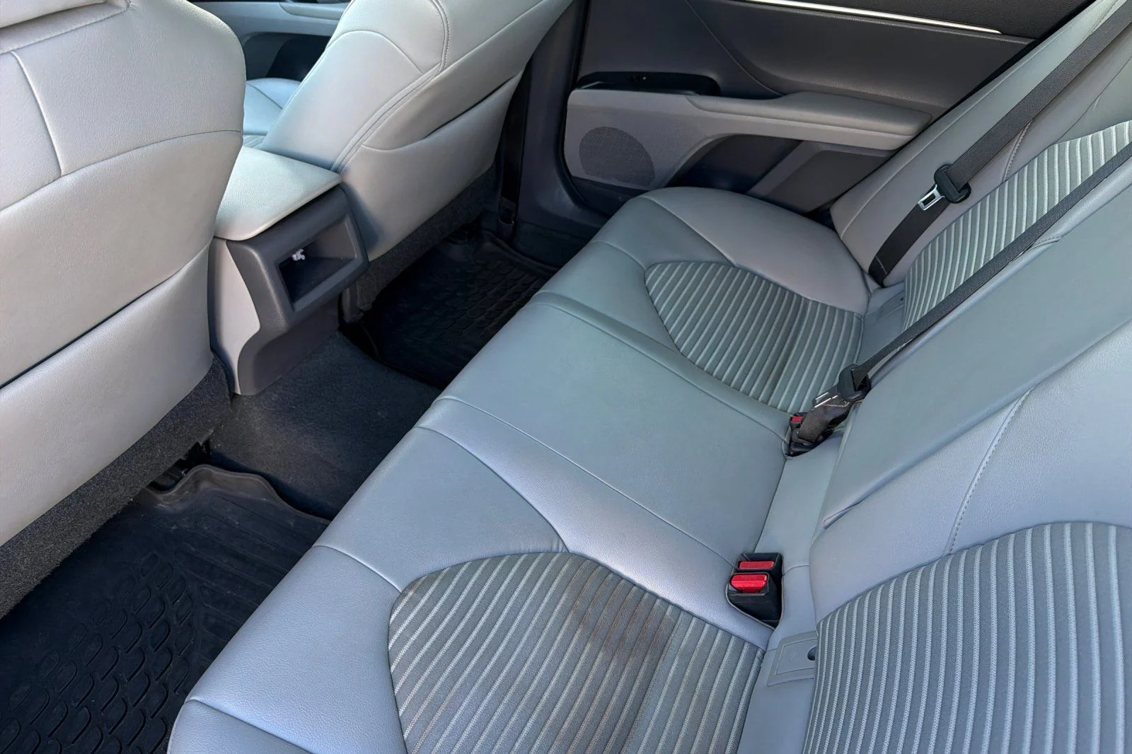 Used 2018 Gray Toyota SE image 14