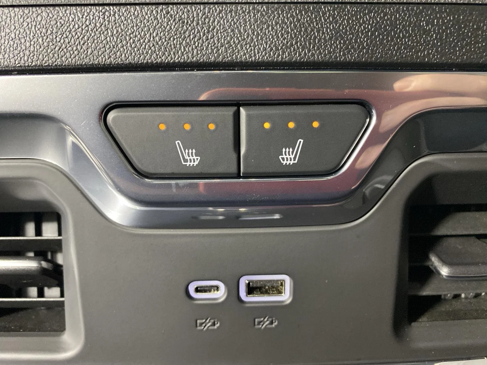Used 2025 Onyx Black GMC Denali Ultimate image 12