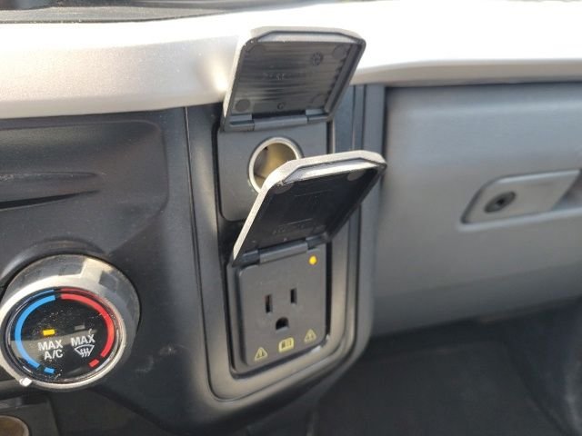 Used 2025 Oxford White Ford XLT image 11