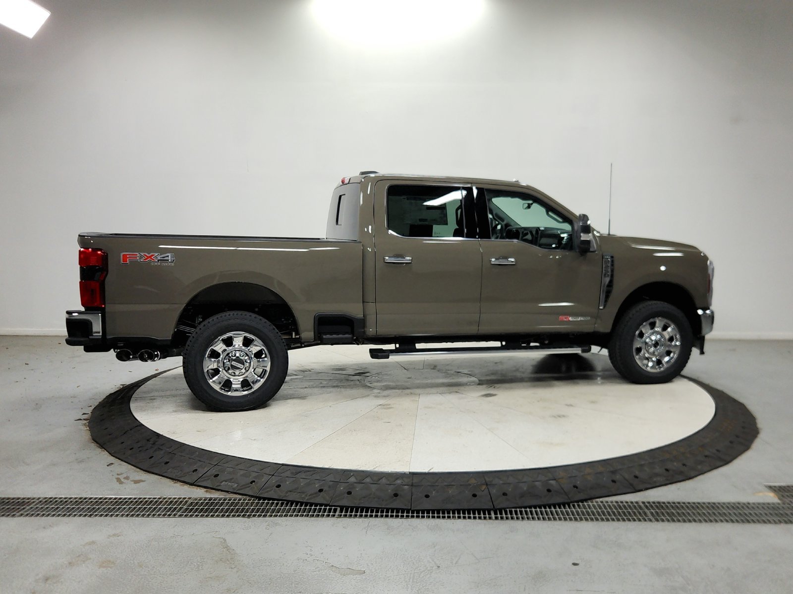New 2027 Marsh Gray Metallic Ford F-250® Lariat® image 9