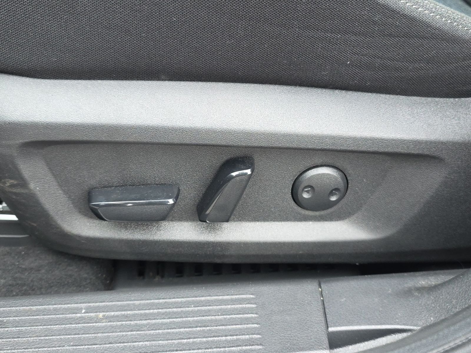 Used 2023 Gray Nissan SV image 36