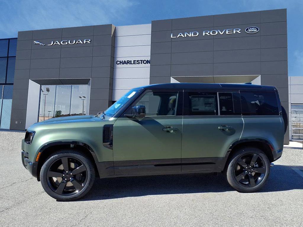 2026 Land Rover Defender 110 X-Dynamic SE photo 2