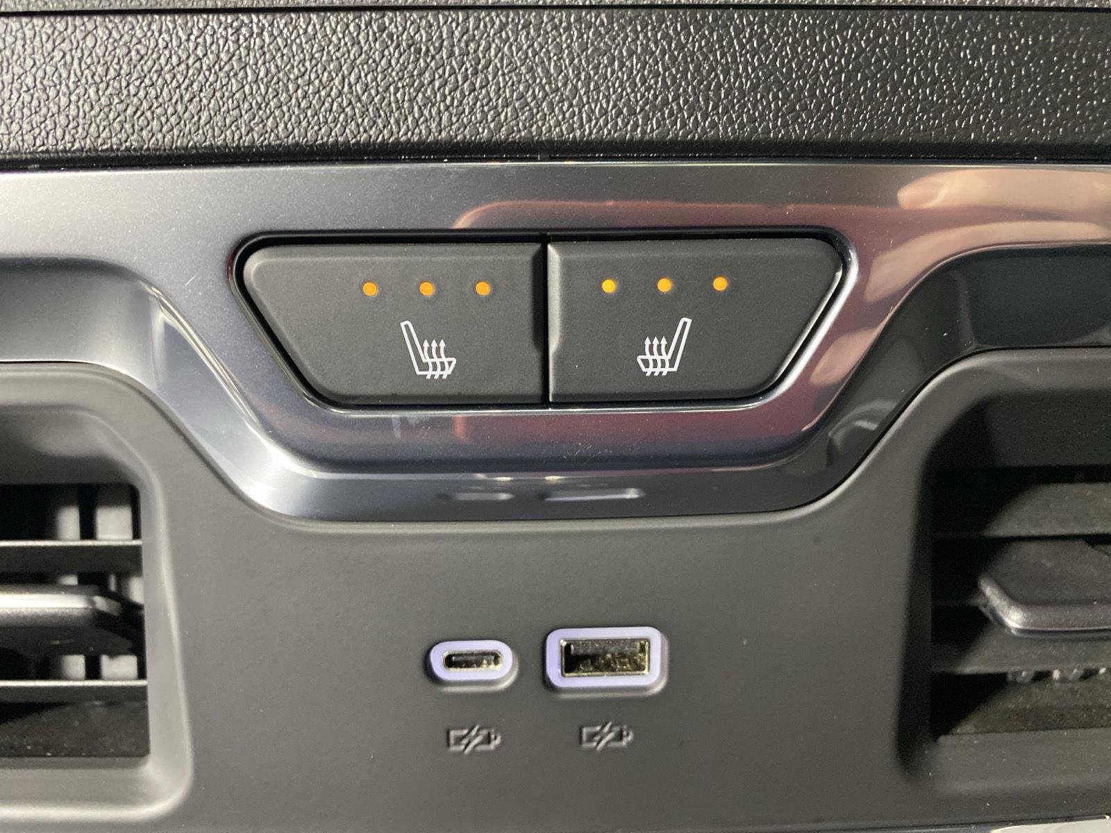Used 2025 Onyx Black GMC Denali Ultimate image 12