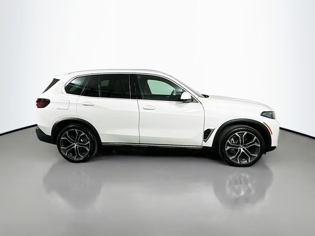 Used 2026 Alpine White BMW sDrive40i image 4