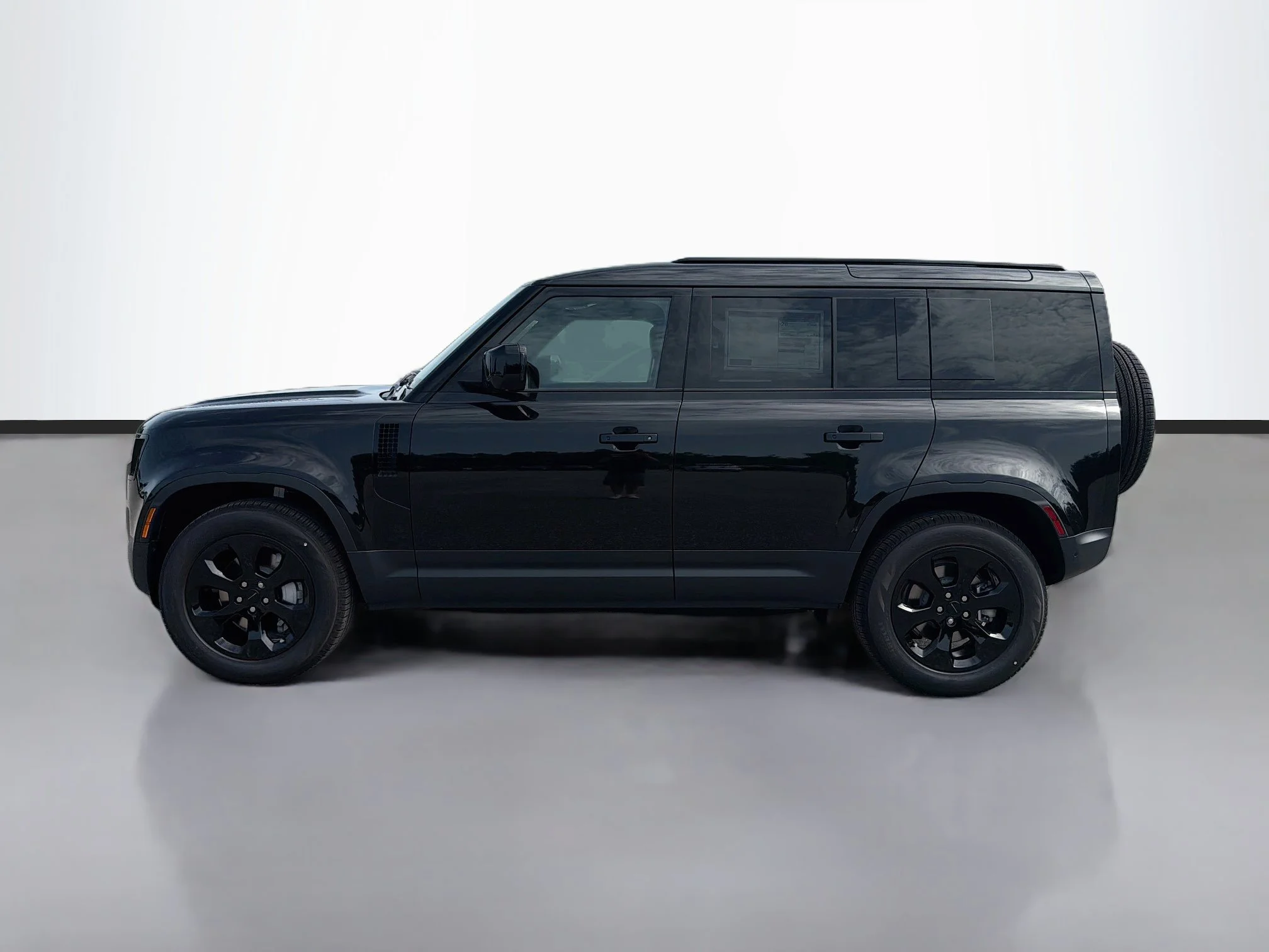 New 2026 Santorini Black Land Rover S image 2