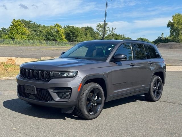 Used 2023 Gray Jeep Altitude X image 1