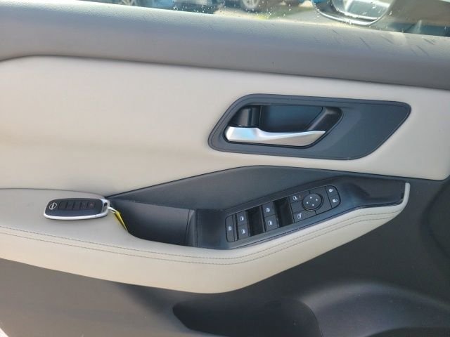 Used 2025 White Nissan SV image 13