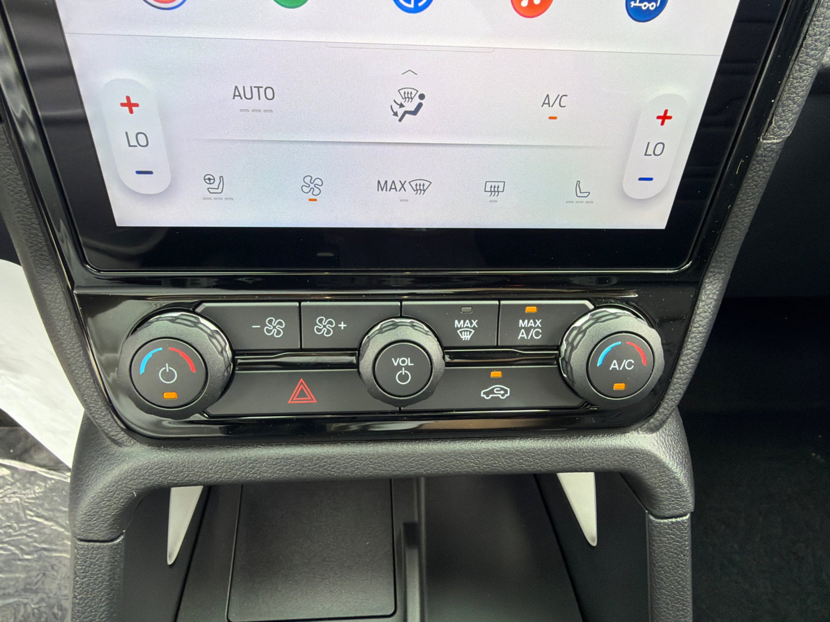 New 2026 Carbonized Gray Metallic Ford Lariat® image 27