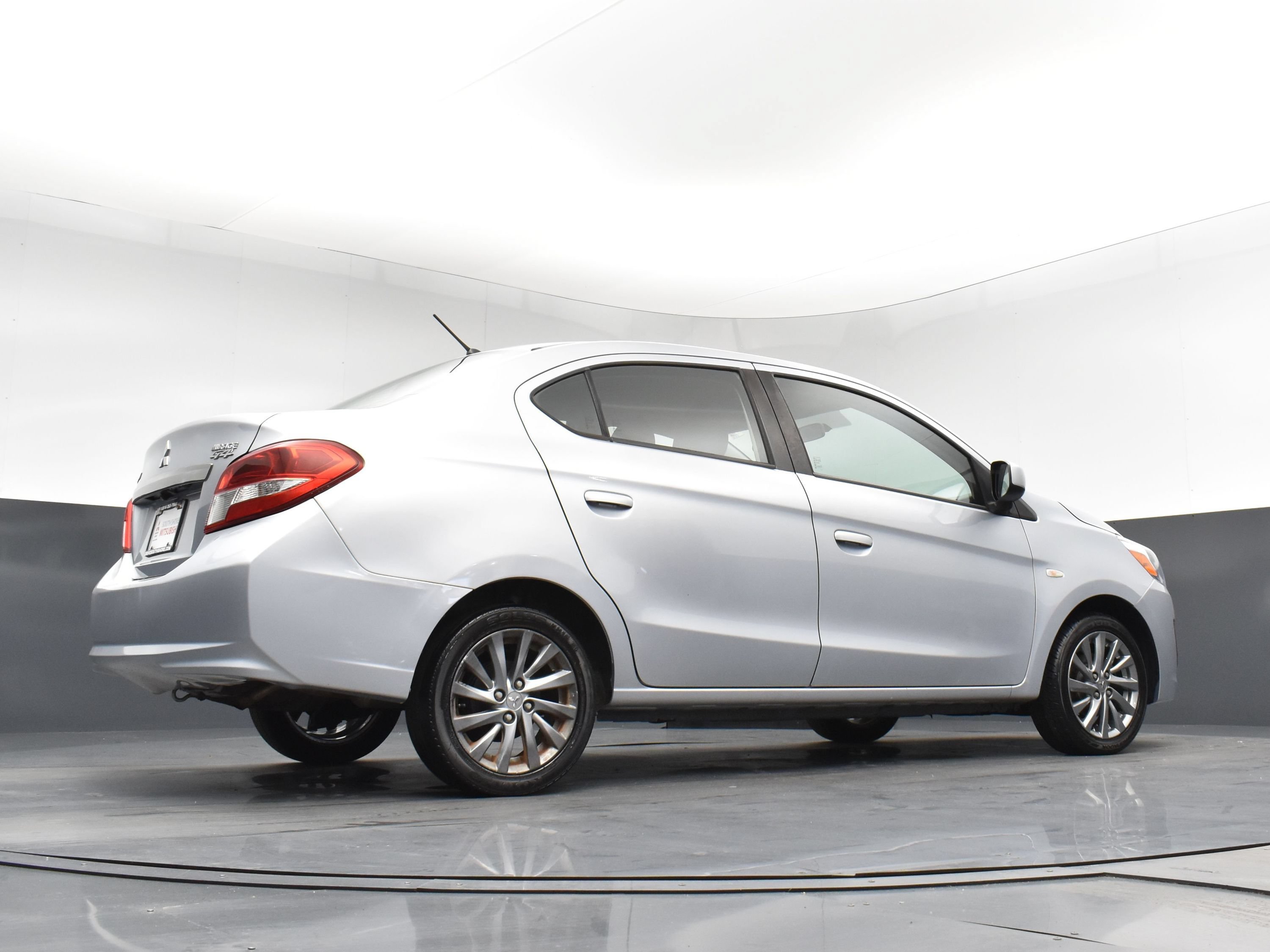 Used 2018  Mitsubishi ES image 21
