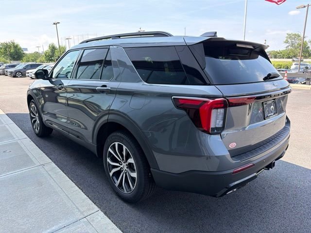 New 2026 Carbonized Gray Metallic Ford ST-Line image 5