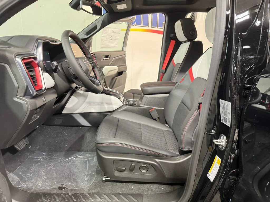 2026 GMC Canyon AT4X - Photo 10