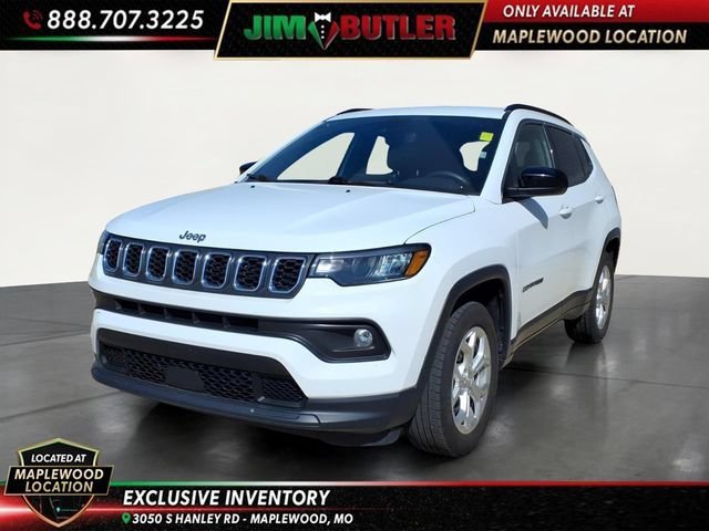 Used 2024  Jeep Latitude image 1