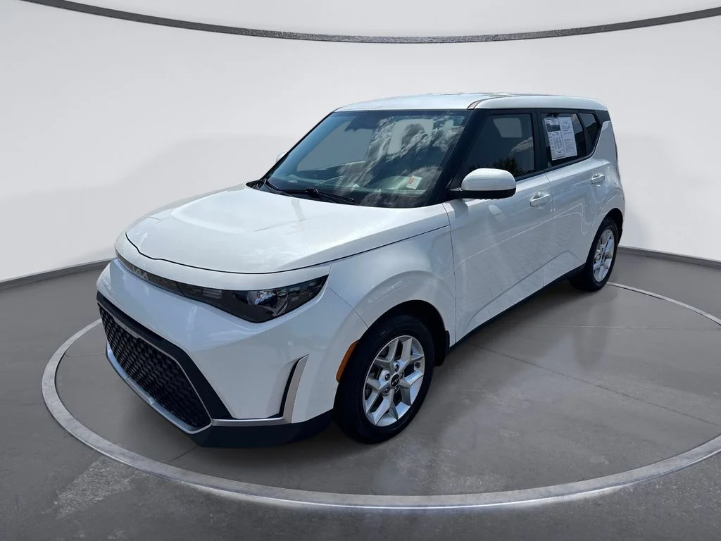 Used 2023 White Kia LX image 3
