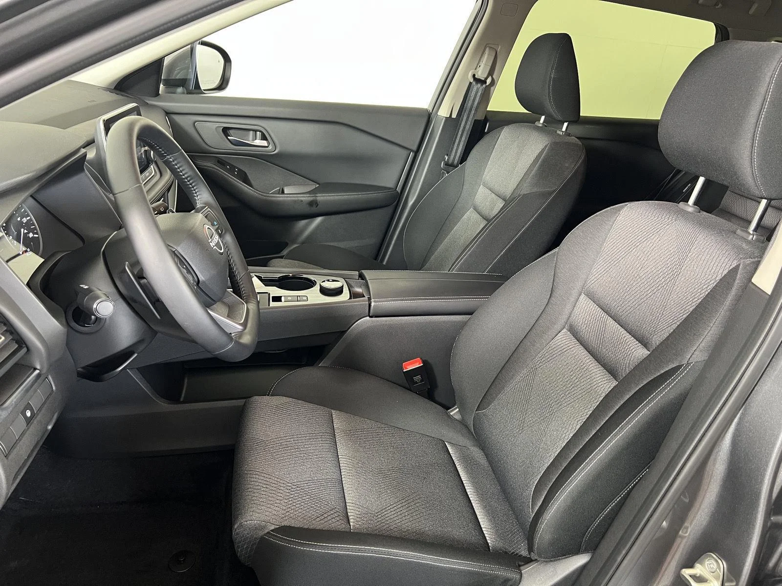 Used 2025 Gy Nissan SV image 4