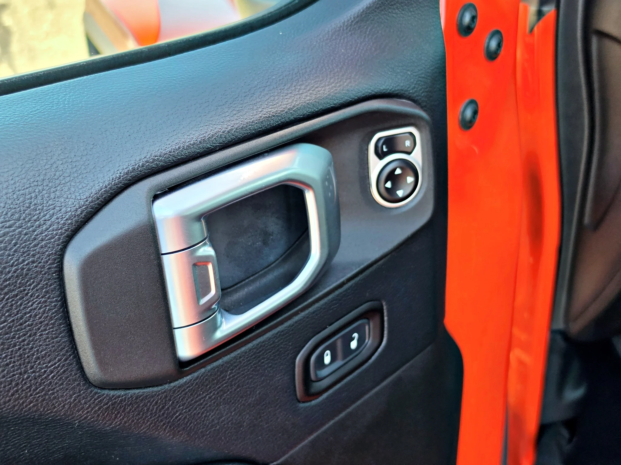 Used 2018 Punkn Metallic Clearcoat Jeep Sahara image 20