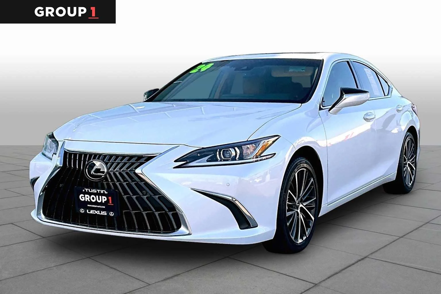 2024 Lexus ES 300h 300h's photo