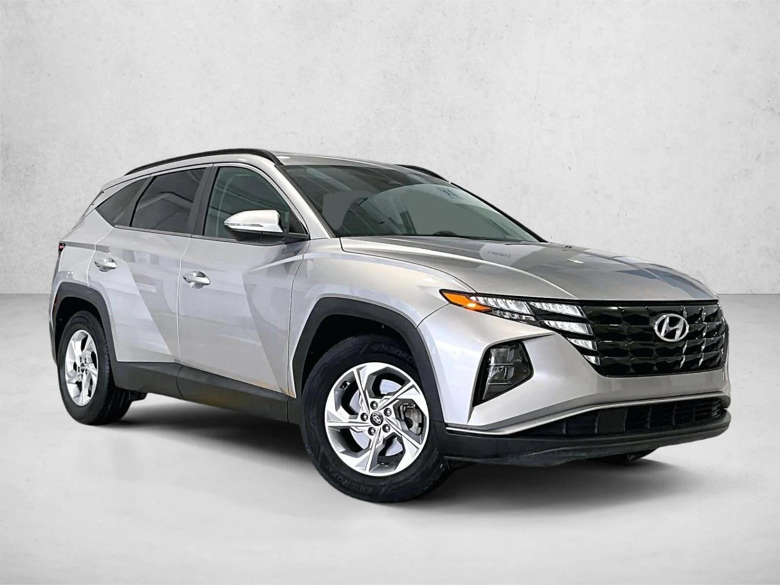Used 2022 Shimmering Silver Hyundai SEL image 12