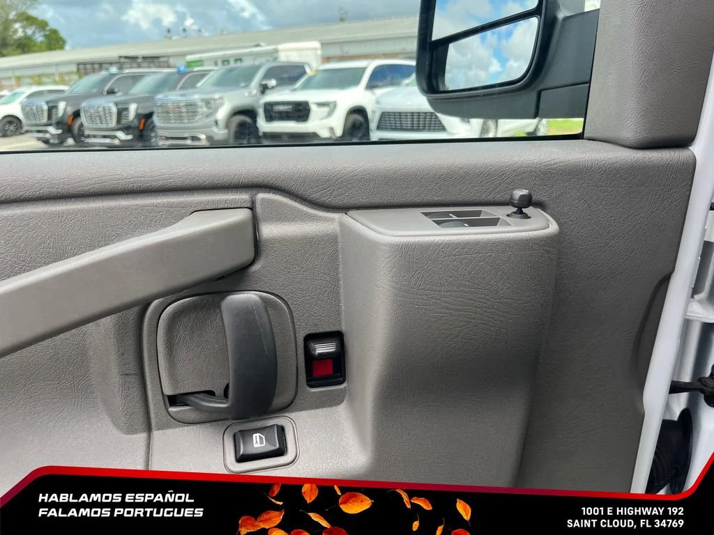Used 2025 Summit White GMC Work Van image 17