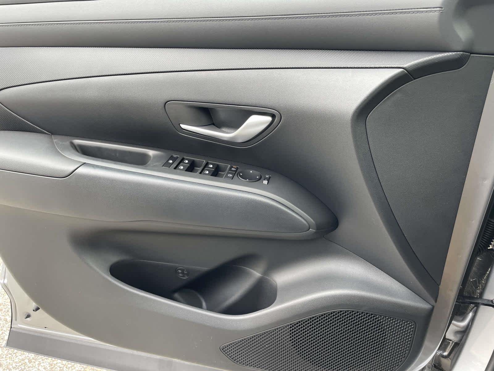 New 2026 Shimmering Silver Hyundai SE image 28