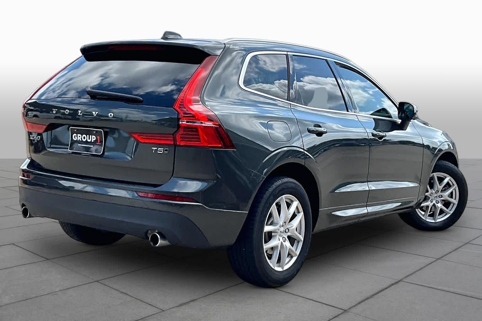Used 2020 Pine Grey Metallic Volvo Momentum image 13