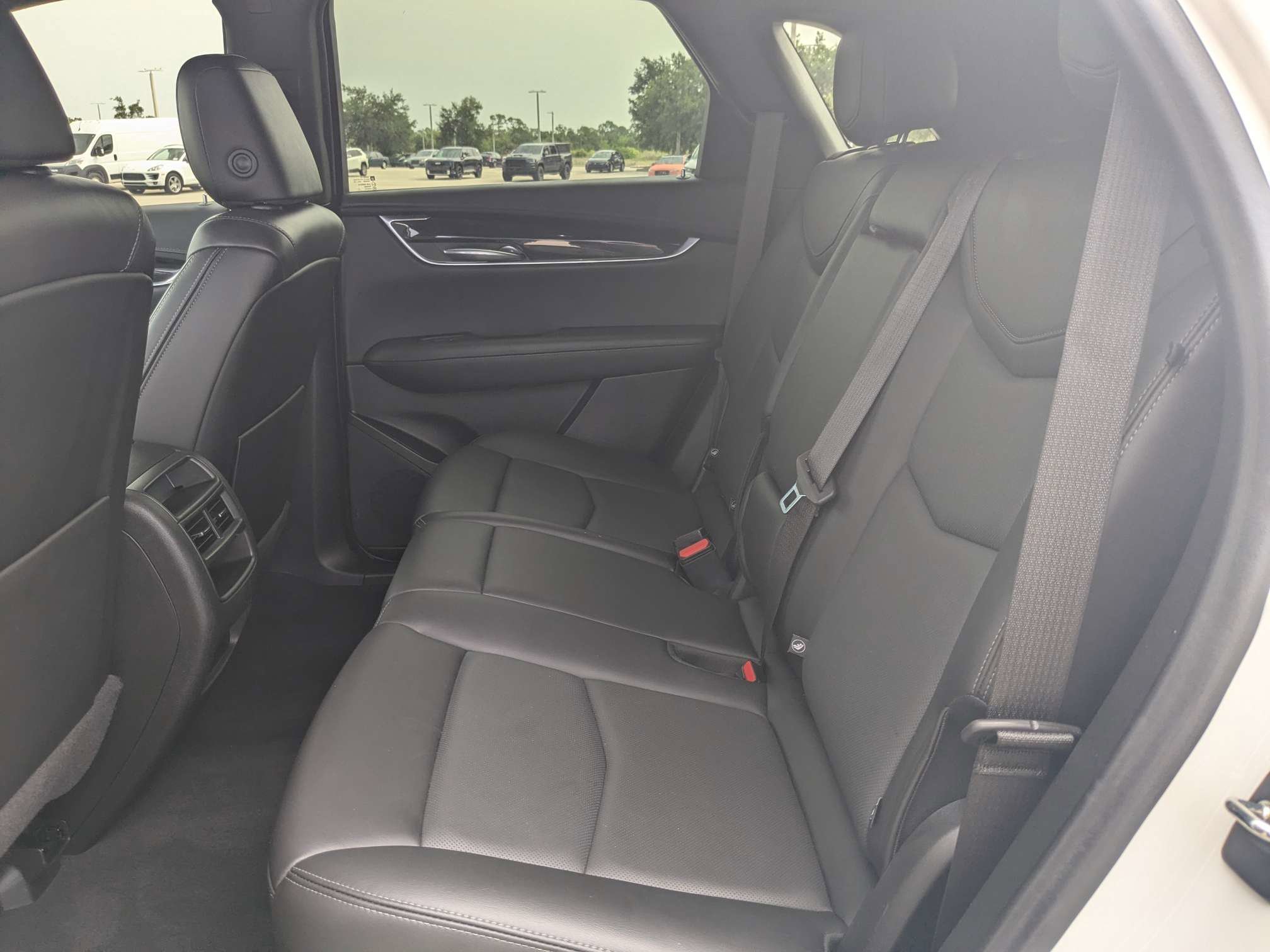 Used 2022 Mary Kay Pearl Tri-Coat Cadillac FWD Premium Luxury image 19