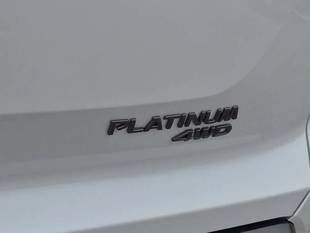 New 2026 Everest White Pearl Tricoat/Super Black Nissan Platinum image 22