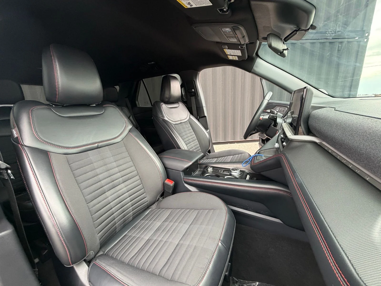 Used 2025 Gray Ford ST-Line image 35