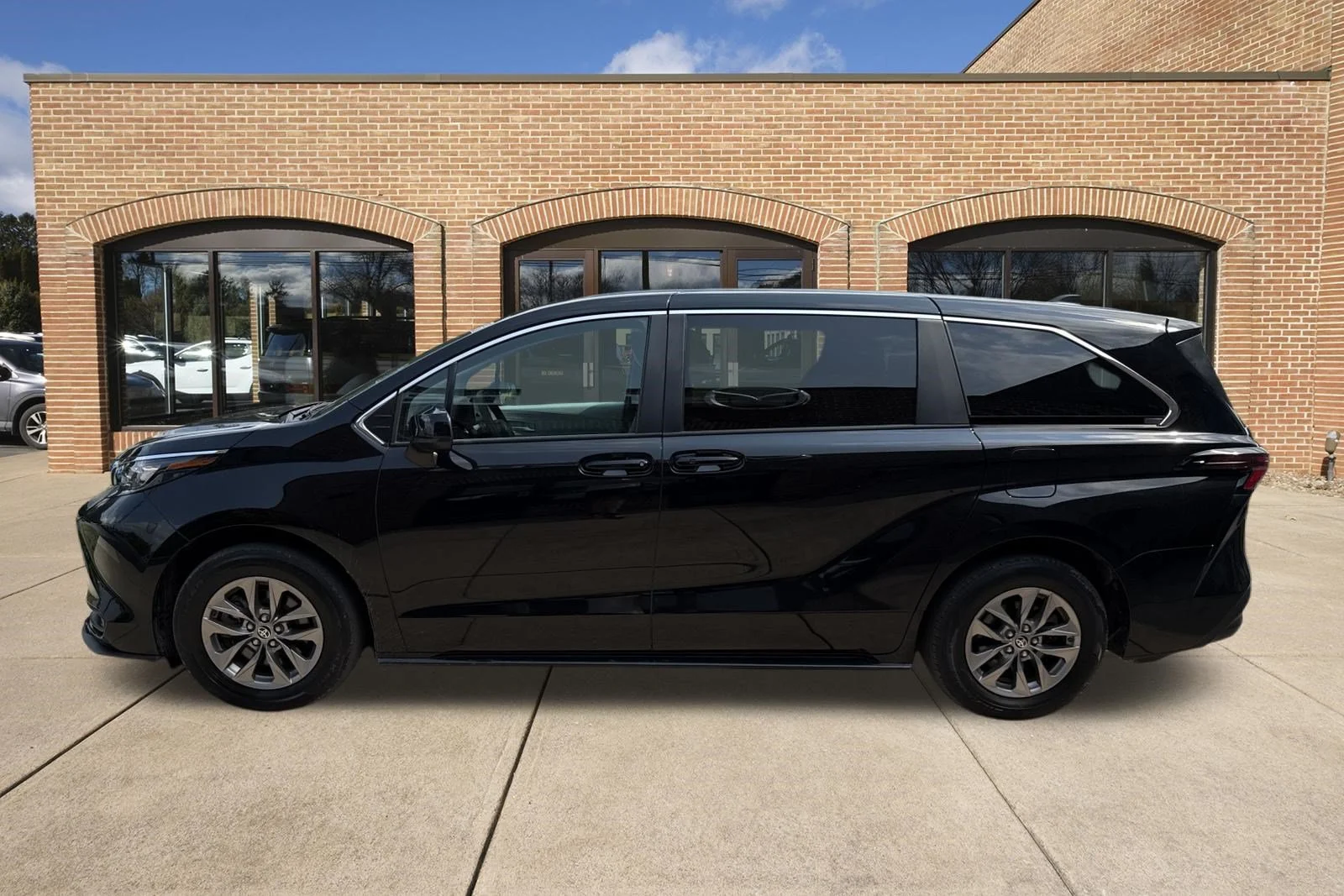 Used 2025 Midnight Black Metallic Toyota LE image 11