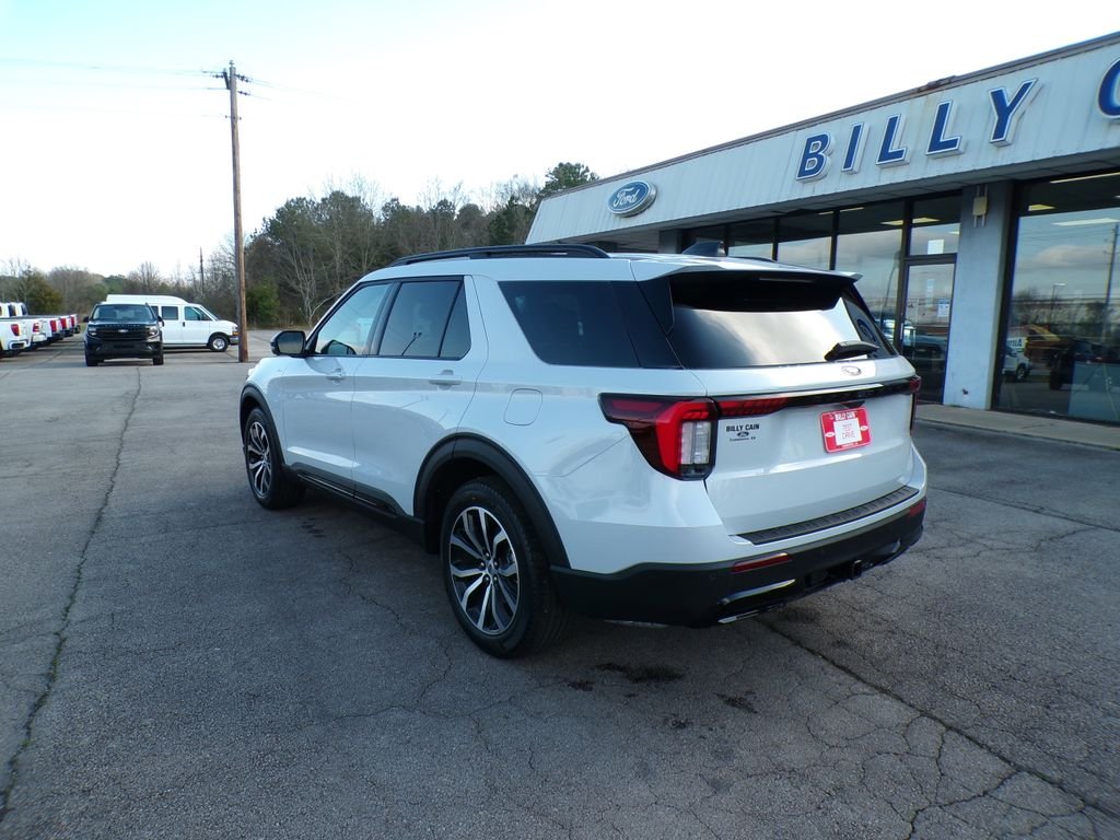 New 2026 Space White Metallic Ford ST-Line image 5