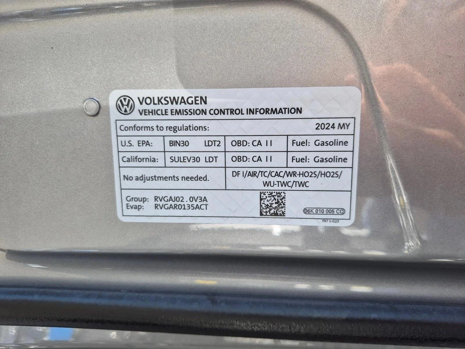 Used 2024 Pyrite Silver Metallic Volkswagen SE image 23