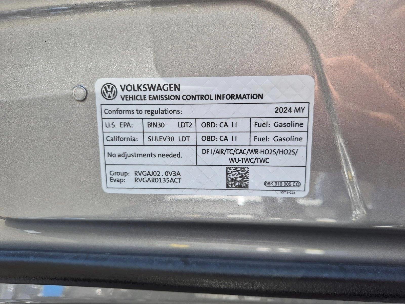 Used 2024 Pyrite Silver Metallic Volkswagen SE image 23