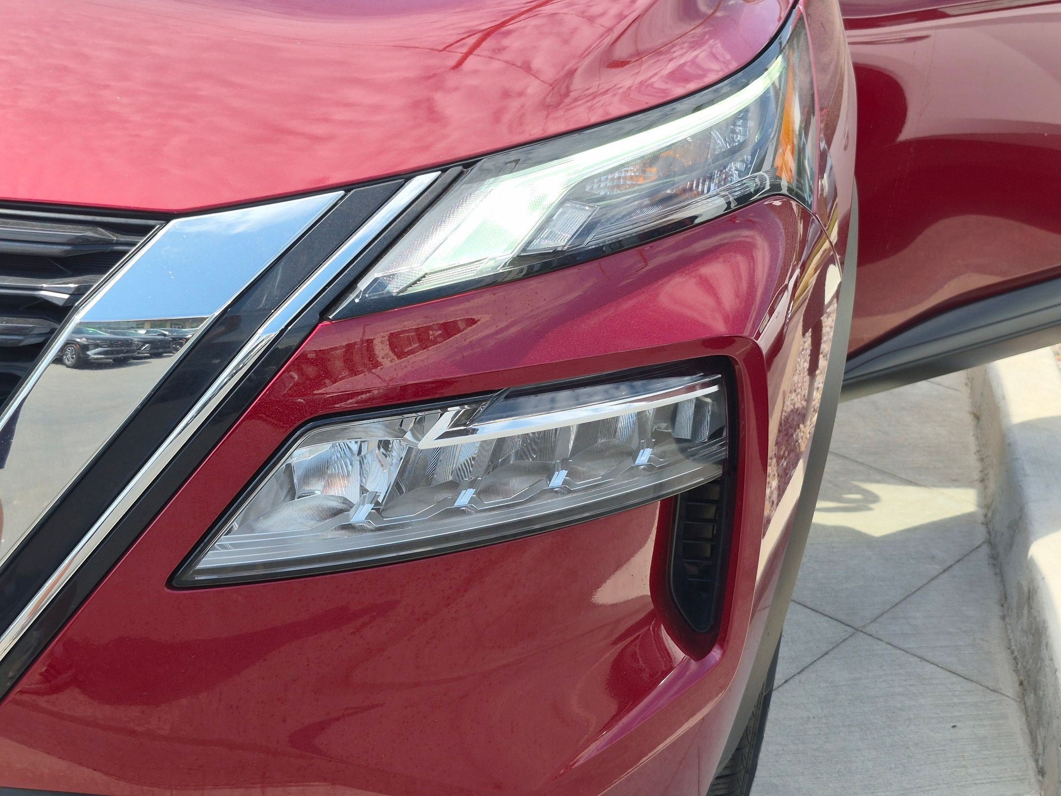 Used 2023 Scarlet Ember Tintcoat Nissan SV image 11