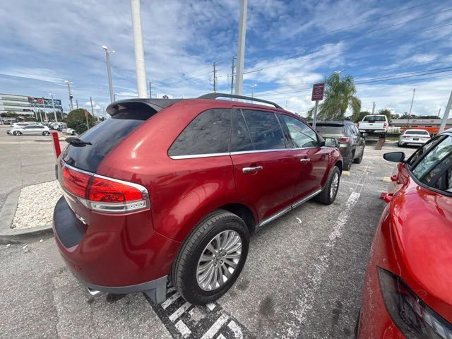 Used 2013 Red Lincoln Base image 2