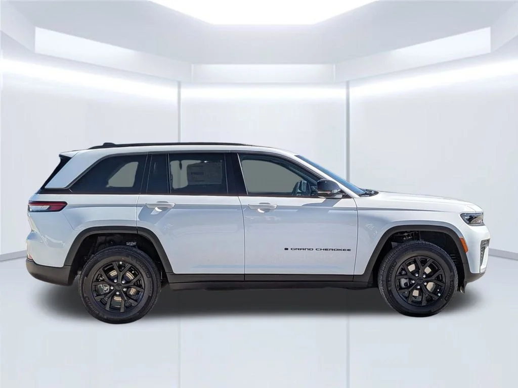 New 2026 White Jeep Altitude image 8