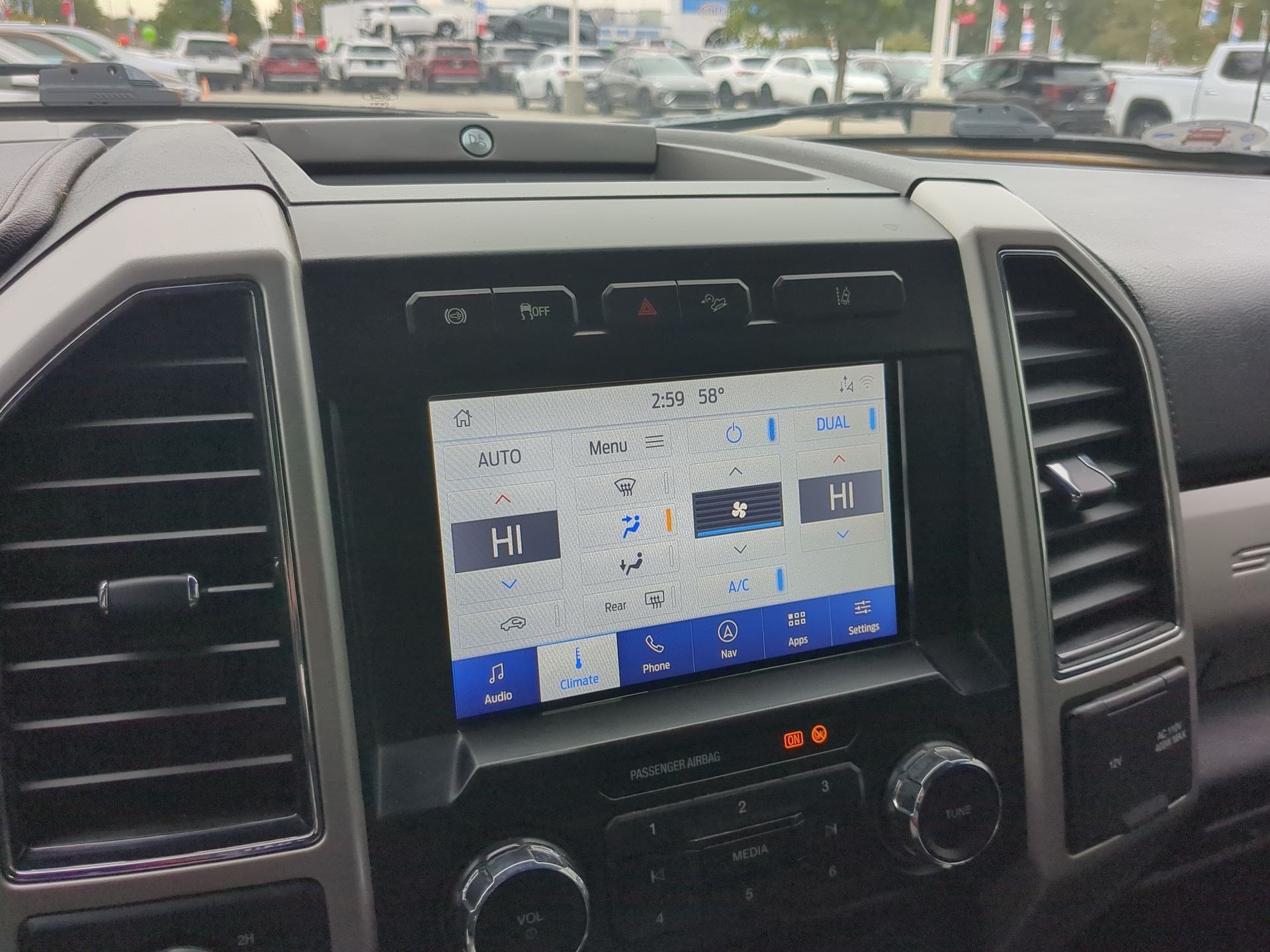 Used 2020 Star White Metallic Tri-Coat Ford LARIAT image 17