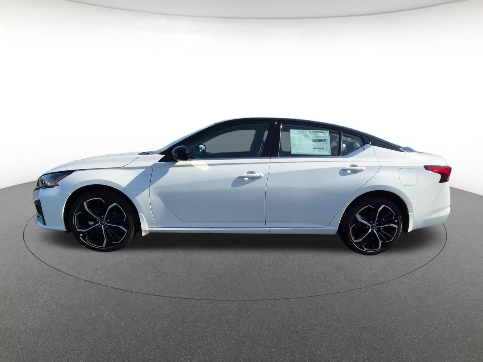 New 2026 Pearl White TriCoat / Super Black Two-tone Nissan SR image 9