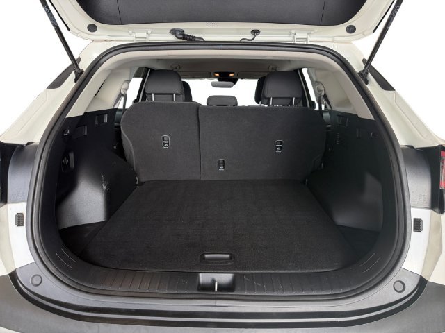 Used 2023 White Kia LX image 36