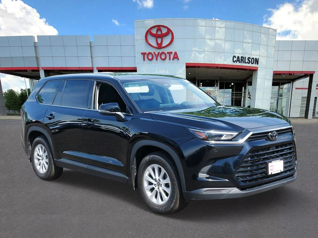 Used 2024 Toyota Grand Highlander XLE with VIN 5TDAAAB50RS059558 for sale in Minneapolis, Minnesota