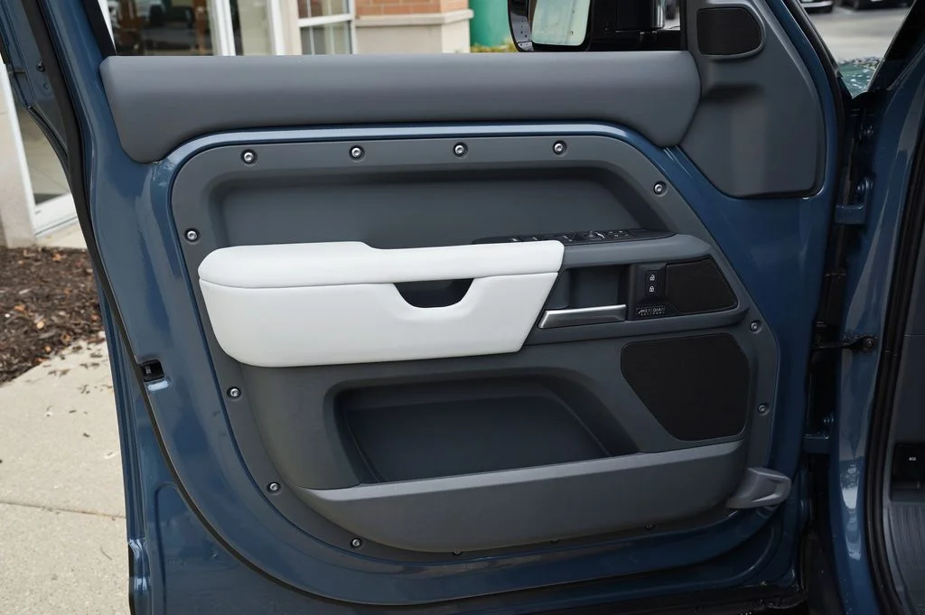 New 2026 Tasman Blue Land Rover X-Dynamic SE image 10