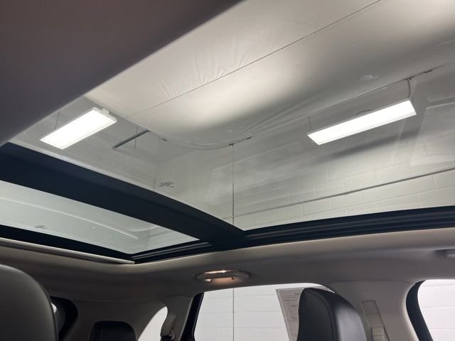 Used 2022 Agate Black Metallic Ford SEL image 25