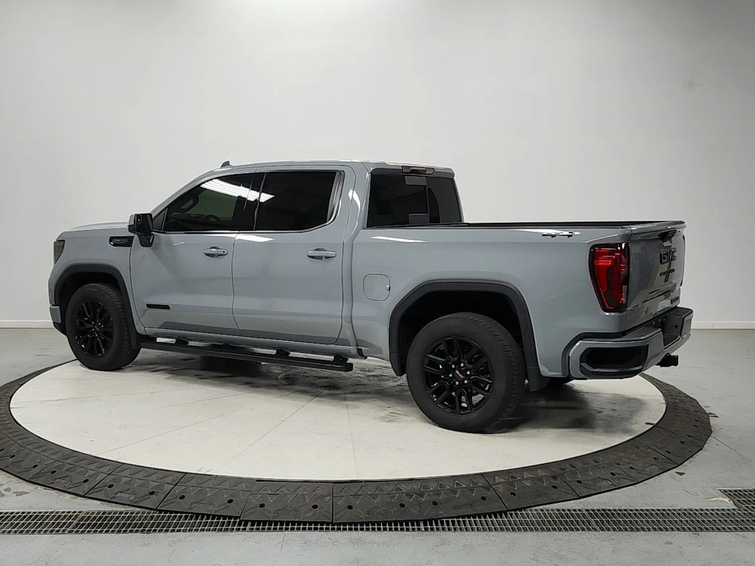 Used 2024 Gray GMC Elevation image 5