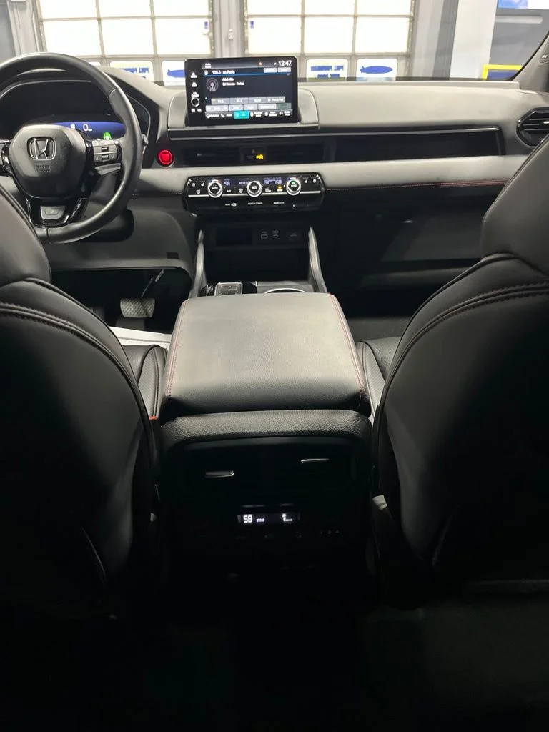 2025 Honda Pilot Black Edition - Photo 32